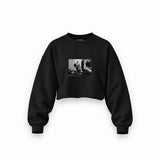 Jimmy Page Backstage Indianapolis 1975 Oversize Crop Sweatshirt — Siyah — Ön baskı