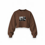 Jimmy Page Backstage Indianapolis 1975 Oversize Crop Sweatshirt — Kahverengi — Ön baskı