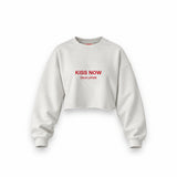 Kiss Now Talk Later Oversize Crop Sweatshirt — Beyaz — Ön baskı
