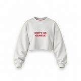 Don't Be Gentle Oversize Crop Sweatshirt — Beyaz — Ön baskı