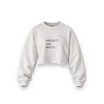 Protect The Dolls Oversize Crop Sweatshirt — Beyaz — Ön baskı