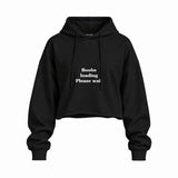 Boobs Loading Please Wait Oversize Crop Hoodie — Siyah — Ön baskı