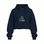 She Needs To Delete Her Inbox Oversize Crop Hoodie — Lacivert — Ön baskı