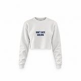 Don't Date Sailors Crop Sweatshirt — Beyaz — Ön baskı
