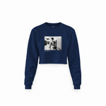 Amy Winehouse at the laundromat 2004 Crop Sweatshirt — Lacivert — Ön baskı