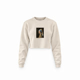 İnci Küpeli Kız Crop Sweatshirt — Krem — Ön baskı