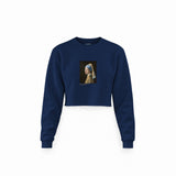 İnci Küpeli Kız Crop Sweatshirt — Lacivert — Ön baskı