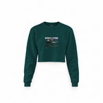 The Green Wave Crop Sweatshirt — Koyu Yeşil — Ön baskı