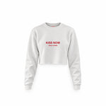 Kiss Now Talk Later Crop Sweatshirt — Beyaz — Ön baskı