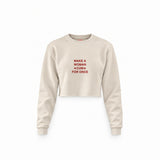 Make A Woman Cum For Once Crop Sweatshirt — Krem — Ön baskı