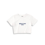 Mini Is My Bestie Crop Tişört — Beyaz — ön görünüm