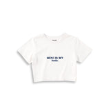 Mini Is My Bestie Crop Tişört — Beyaz — ön görünüm