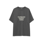 Husband Daddy Hero Oversize Tişört — Antrasit — ön görünüm