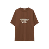 Husband Daddy Hero Oversize Tişört — Kahverengi — ön görünüm
