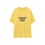 Husband Daddy Hero Oversize Tişört — Sarı — ön görünüm