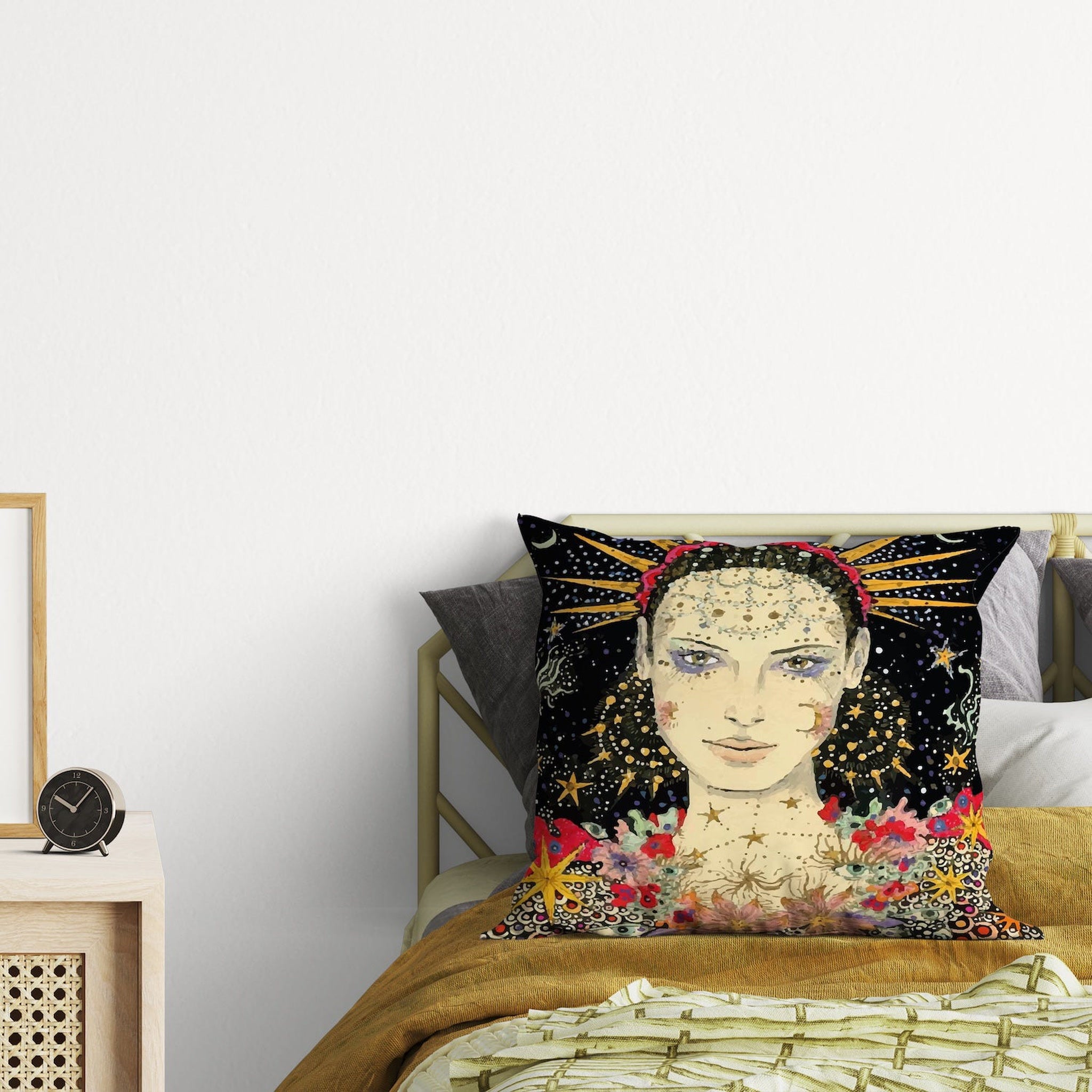 Goddess Çift Taraflı Kırlent Kılıfı 2 Adet