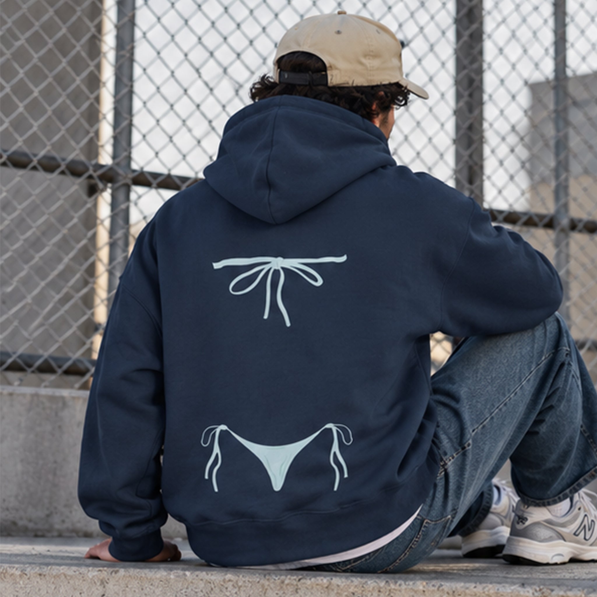 Blue Bikini Oversize Hoodie – Lacivert – model üzerinde arka görünüm