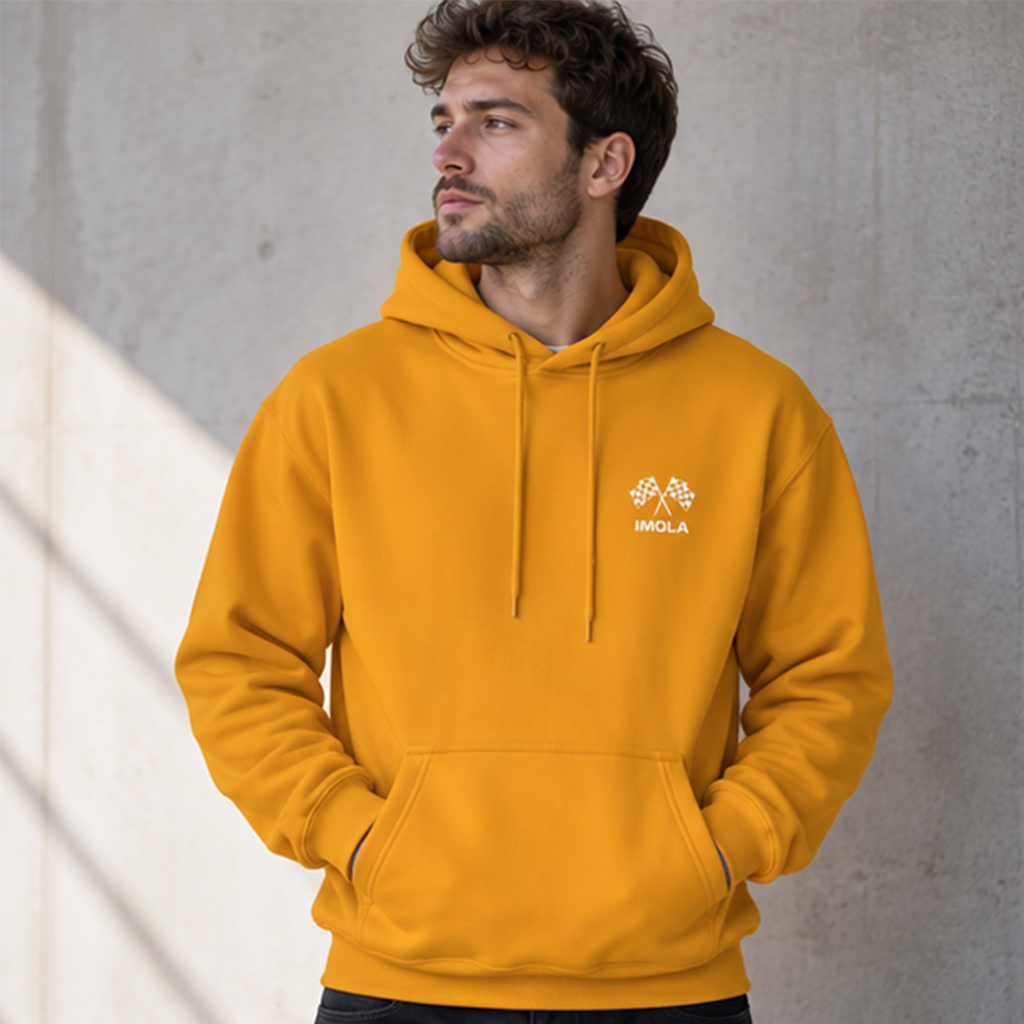 Imola Grand Prix Hoodie – Turuncu – model üzerinde ön görünüm