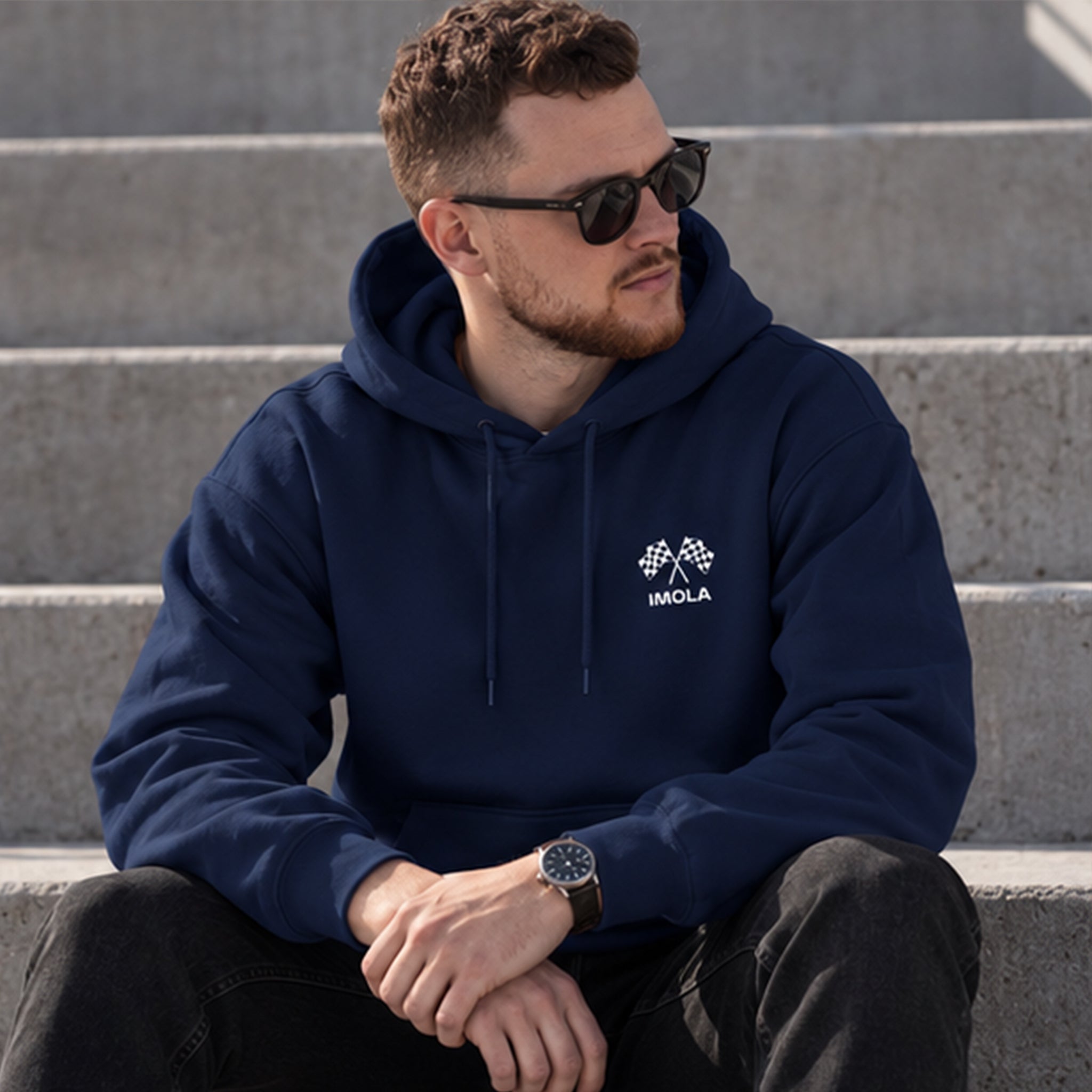 Imola Grand Prix Hoodie – Lacivert – model üzerinde ön görünüm