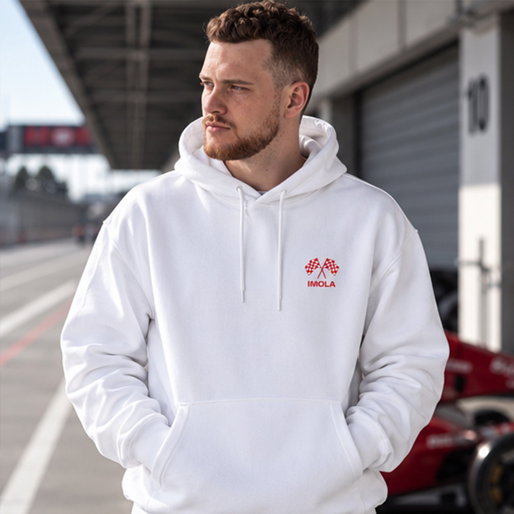 Imola Grand Prix Hoodie – Krem – model üzerinde ön görünüm
