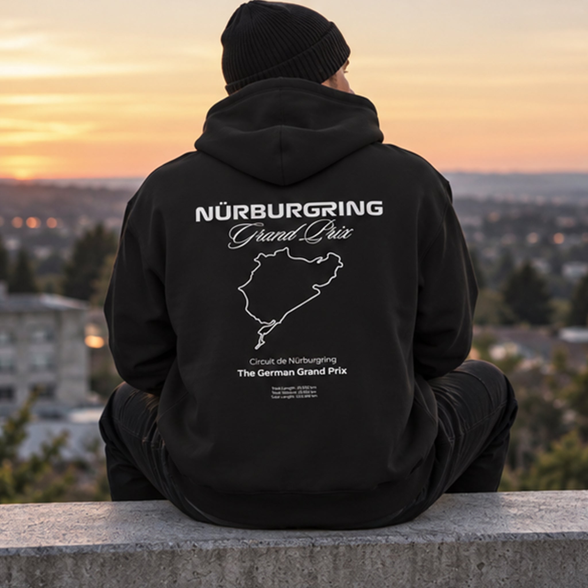 German Grand Prix – Nürburgring Grand Prix Hoodie – Siyah – model üzerinde arka görünüm