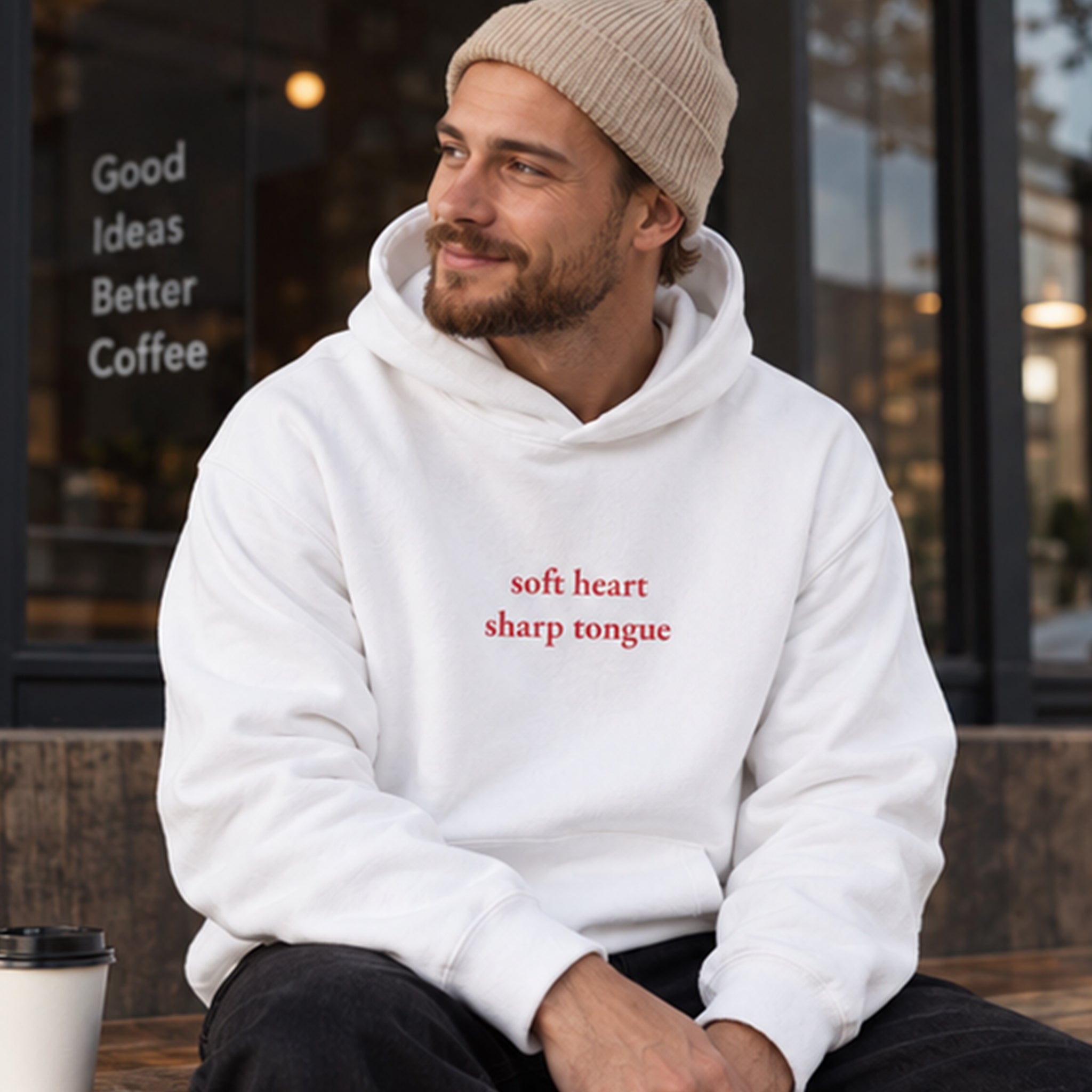 Soft Heart Sharp Tongue Hoodie – Beyaz – model üzerinde ön görünüm