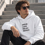 Drink Love Relax Repeat Hoodie – Beyaz – model üzerinde ön görünüm