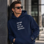 Drink Love Relax Repeat Hoodie – Lacivert – model üzerinde ön görünüm