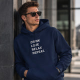 Drink Love Relax Repeat Hoodie – Lacivert – model üzerinde ön görünüm