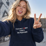 Eating Pussy Cures Depression Hoodie – Lacivert – model üzerinde ön görünüm