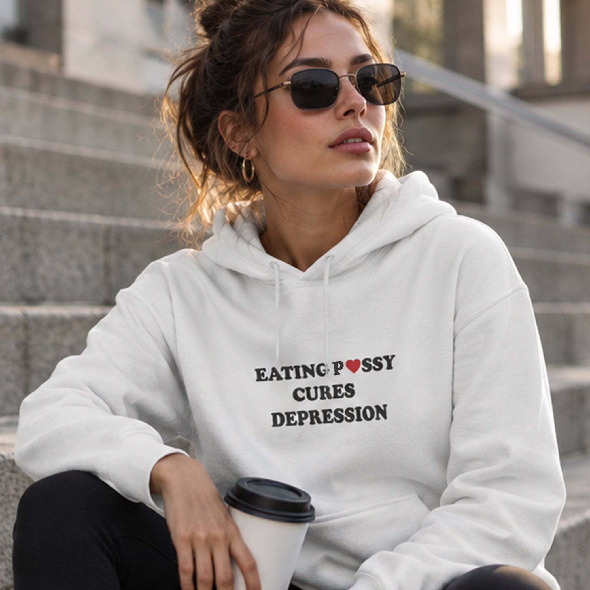 Eating Pussy Cures Depression Hoodie – Beyaz – model üzerinde ön görünüm
