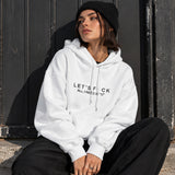 All I Need Is U Hoodie – Beyaz – model üzerinde ön görünüm