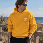 Catch Me By The Sea Hoodie – Turuncu – model üzerinde ön görünüm