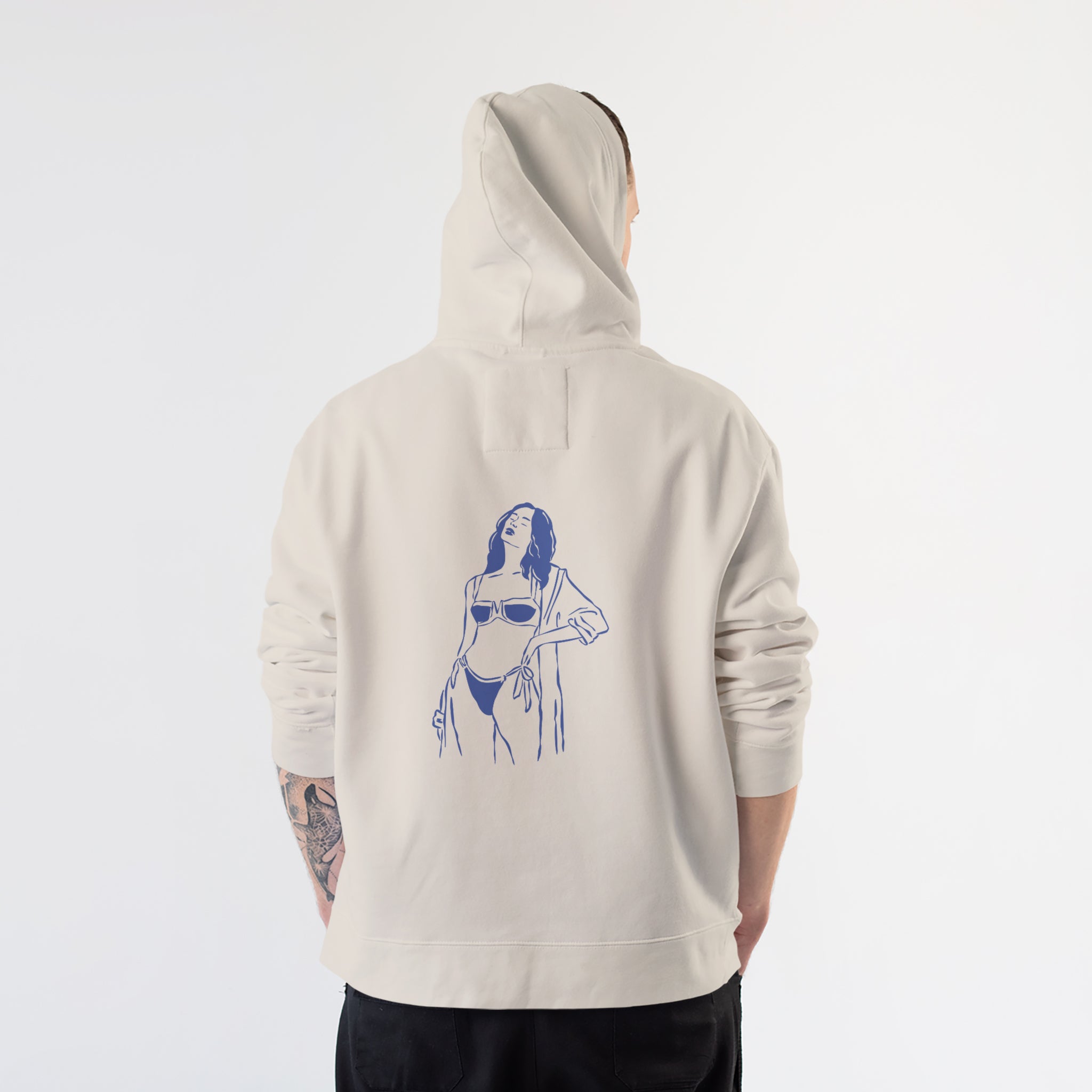 Catch Me By The Sea Hoodie – Krem – model üzerinde arka görünüm