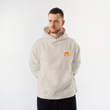Lets Get Beers Tonight Hoodie – Krem – model üzerinde ön görünüm