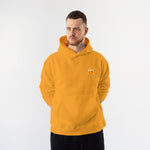 Lets Get Beers Tonight Hoodie – Turuncu – model üzerinde ön görünüm