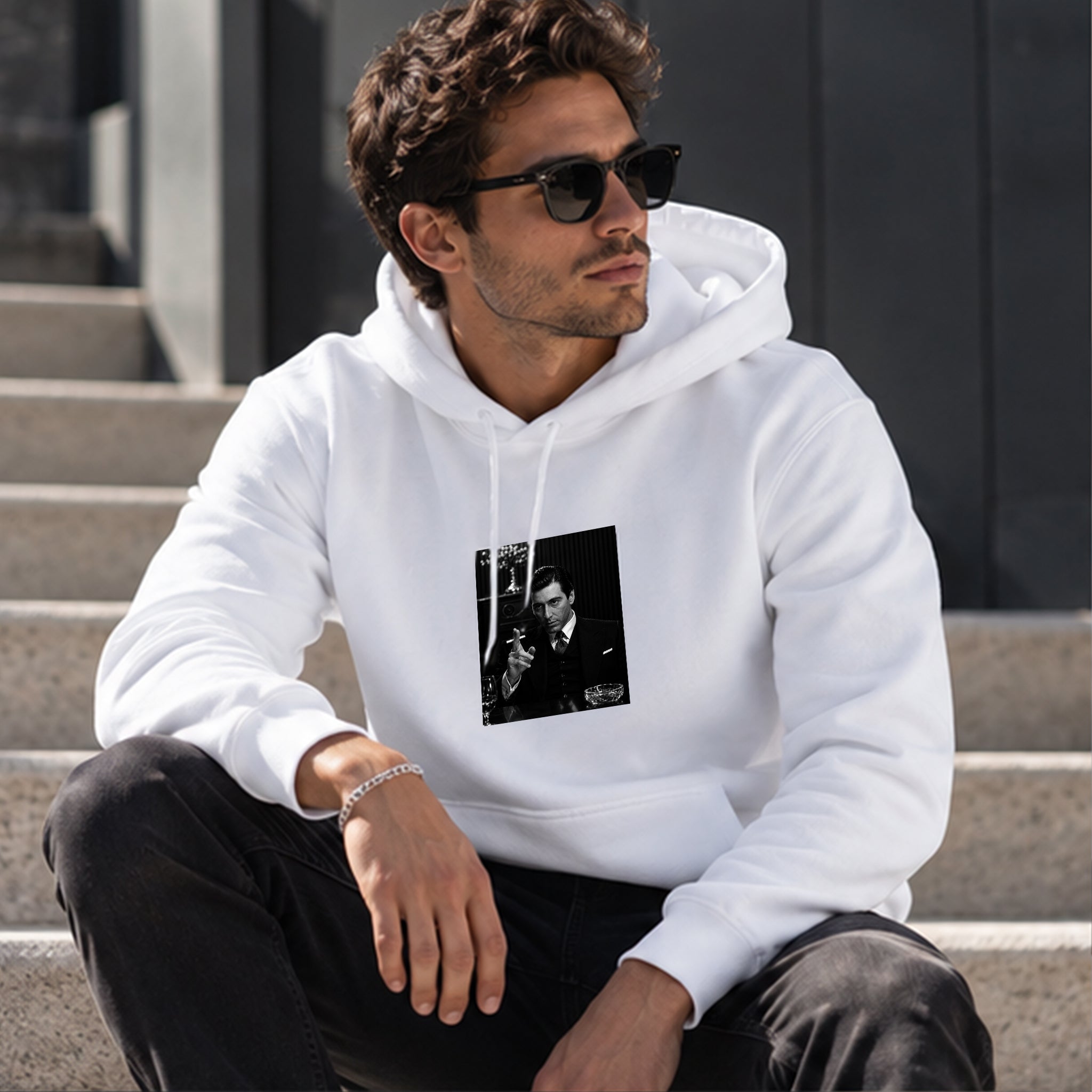 Michael Corleone Hoodie – Beyaz – model üzerinde ön görünüm