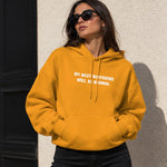 My Next Boyfriend Will Be Normal Hoodie – Turuncu – model üzerinde ön görünüm
