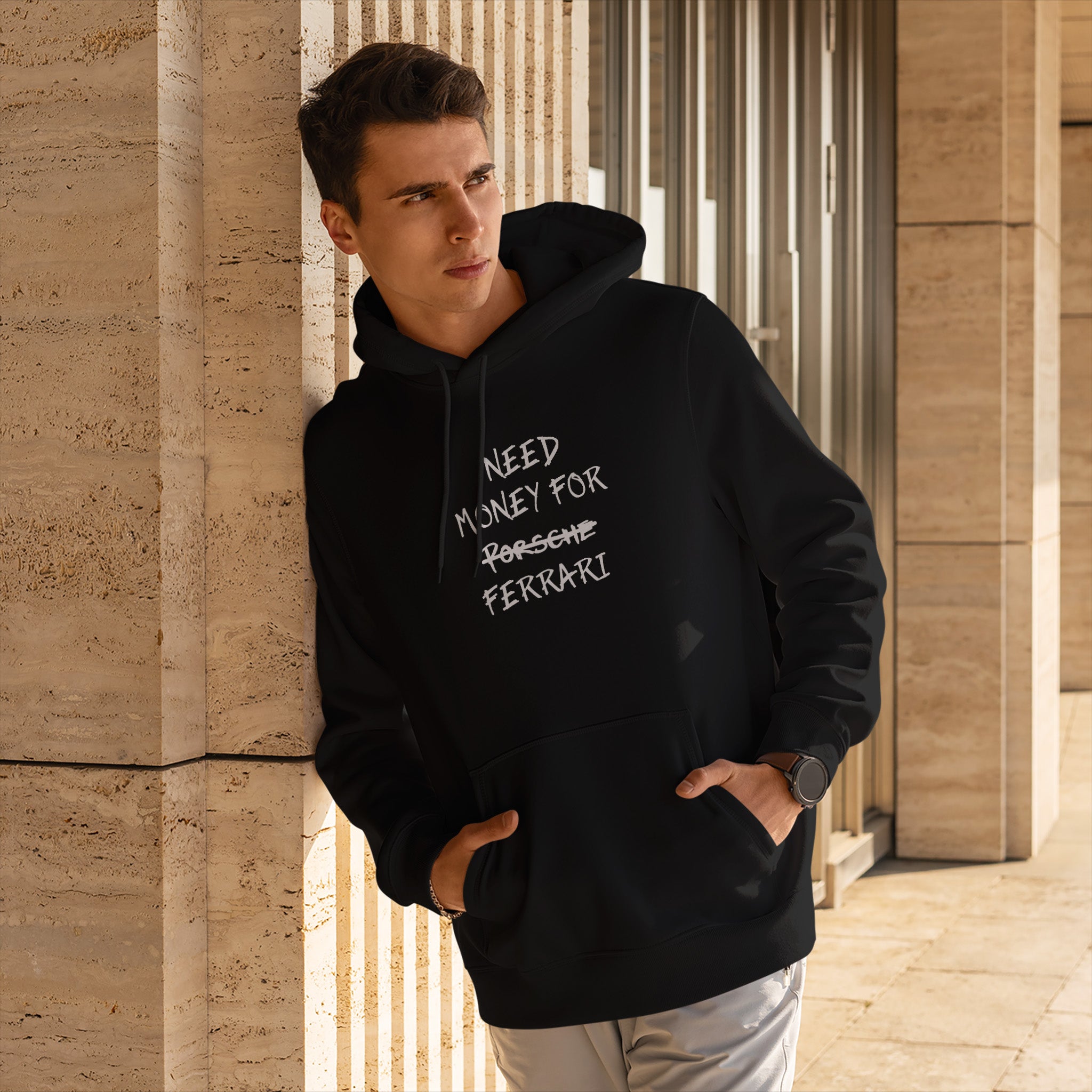 Need Money For Ferrari Hoodie – Siyah – model üzerinde ön görünüm