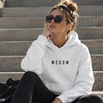 Meoow Hoodie – Beyaz – model üzerinde ön görünüm