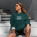 But My Husband Hoodie – Koyu Yeşil – model üzerinde ön görünüm
