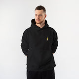 Big Money Never Comes Clean Hoodie – Siyah – model üzerinde ön görünüm