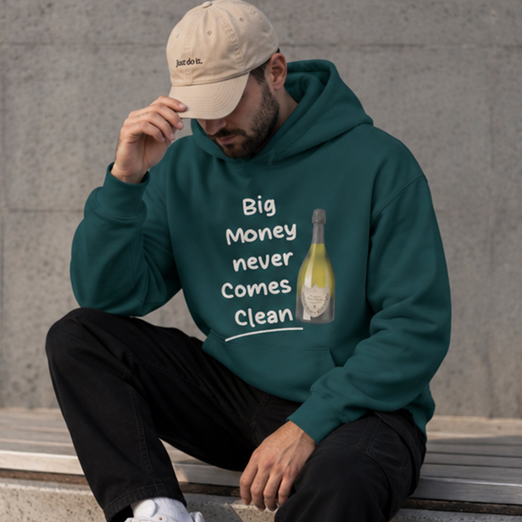 Big Money Never Comes Clean Hoodie – Koyu Yeşil – model üzerinde arka görünüm