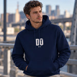 DO IT Hoodie – Lacivert – model üzerinde ön görünüm