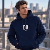 DO IT Hoodie – Lacivert – model üzerinde ön görünüm