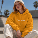 Pussy Airlines Hoodie – Turuncu – model üzerinde ön görünüm