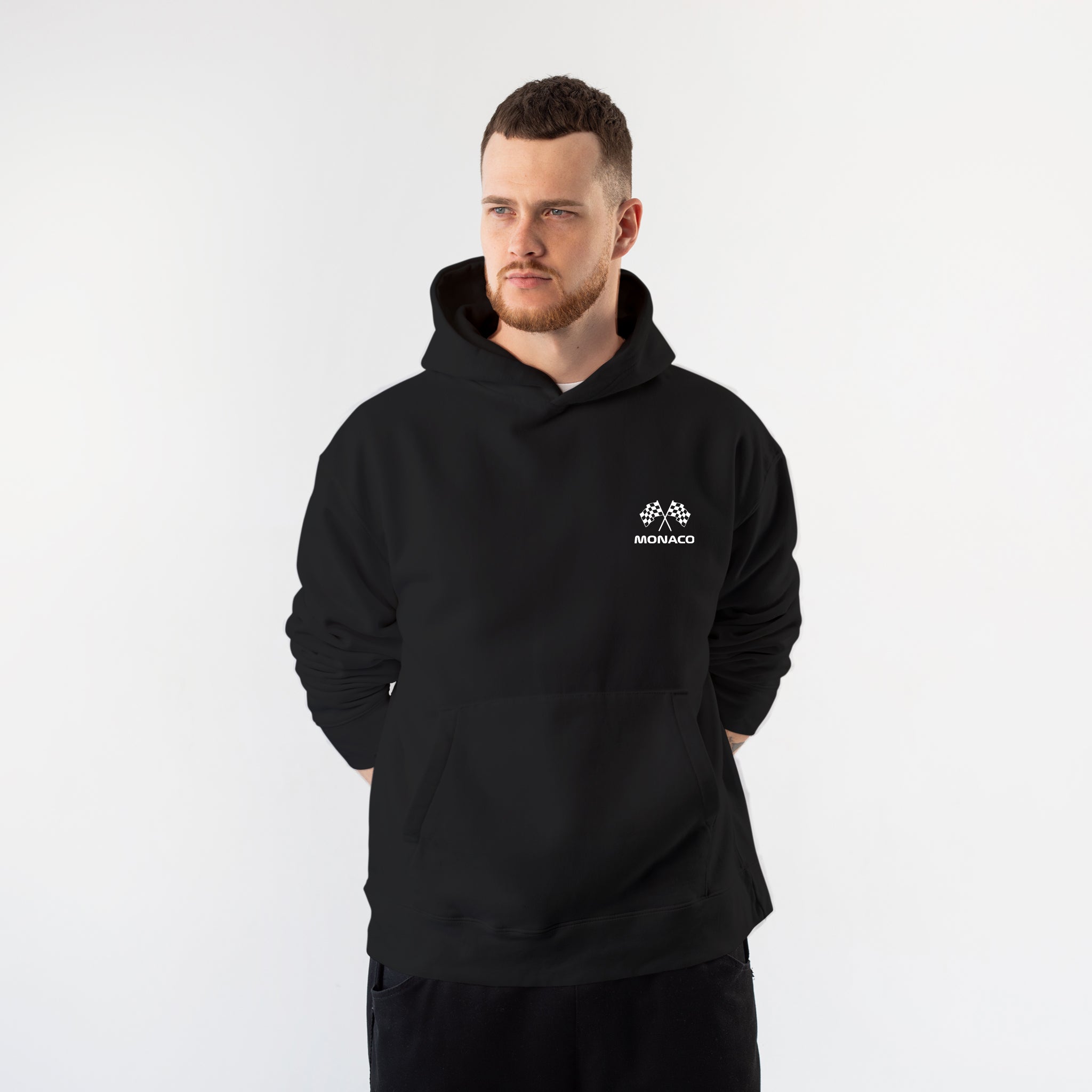 Monaco Grand Prix Hoodie – Siyah – model üzerinde ön görünüm