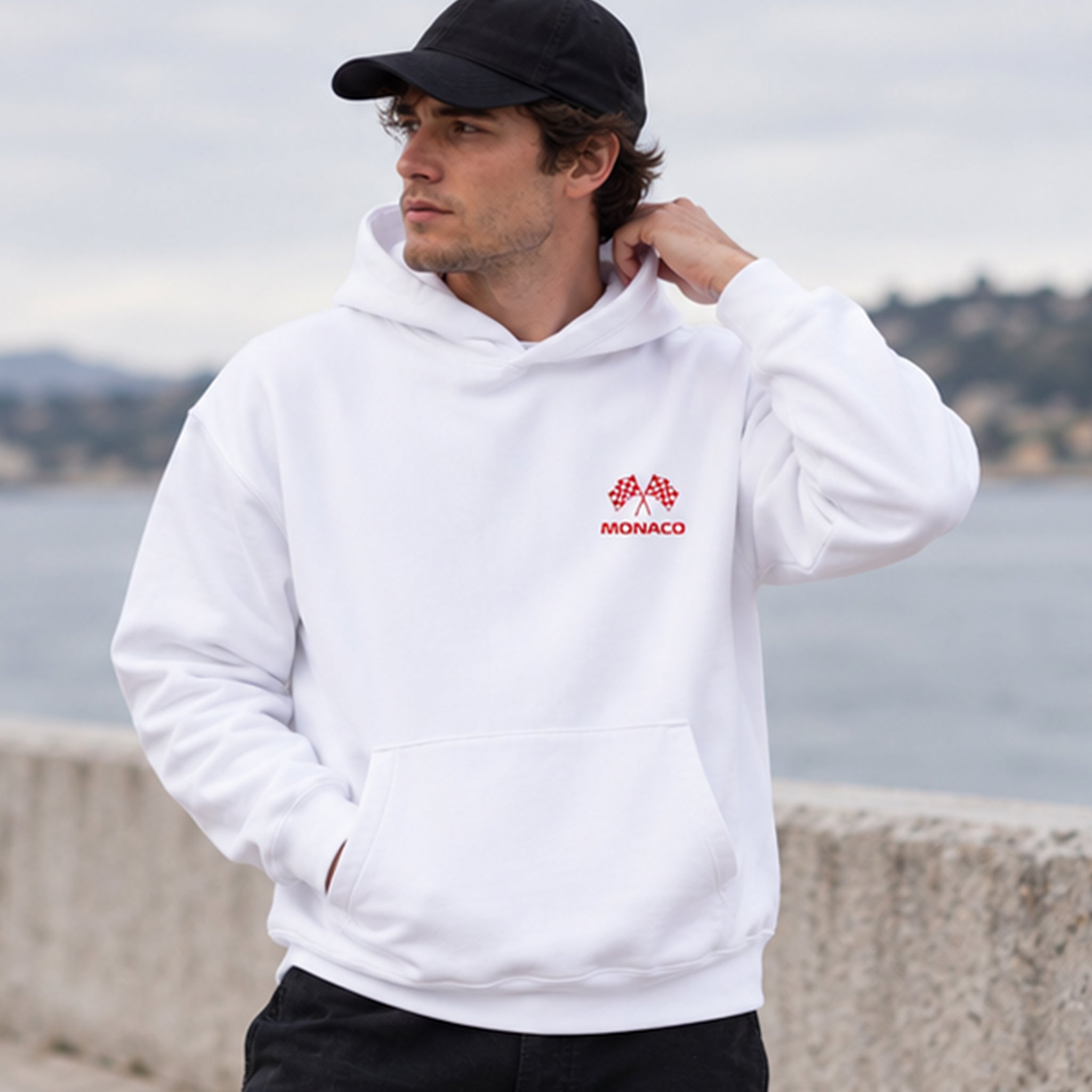 Monaco Grand Prix Hoodie – Beyaz – model üzerinde ön görünüm