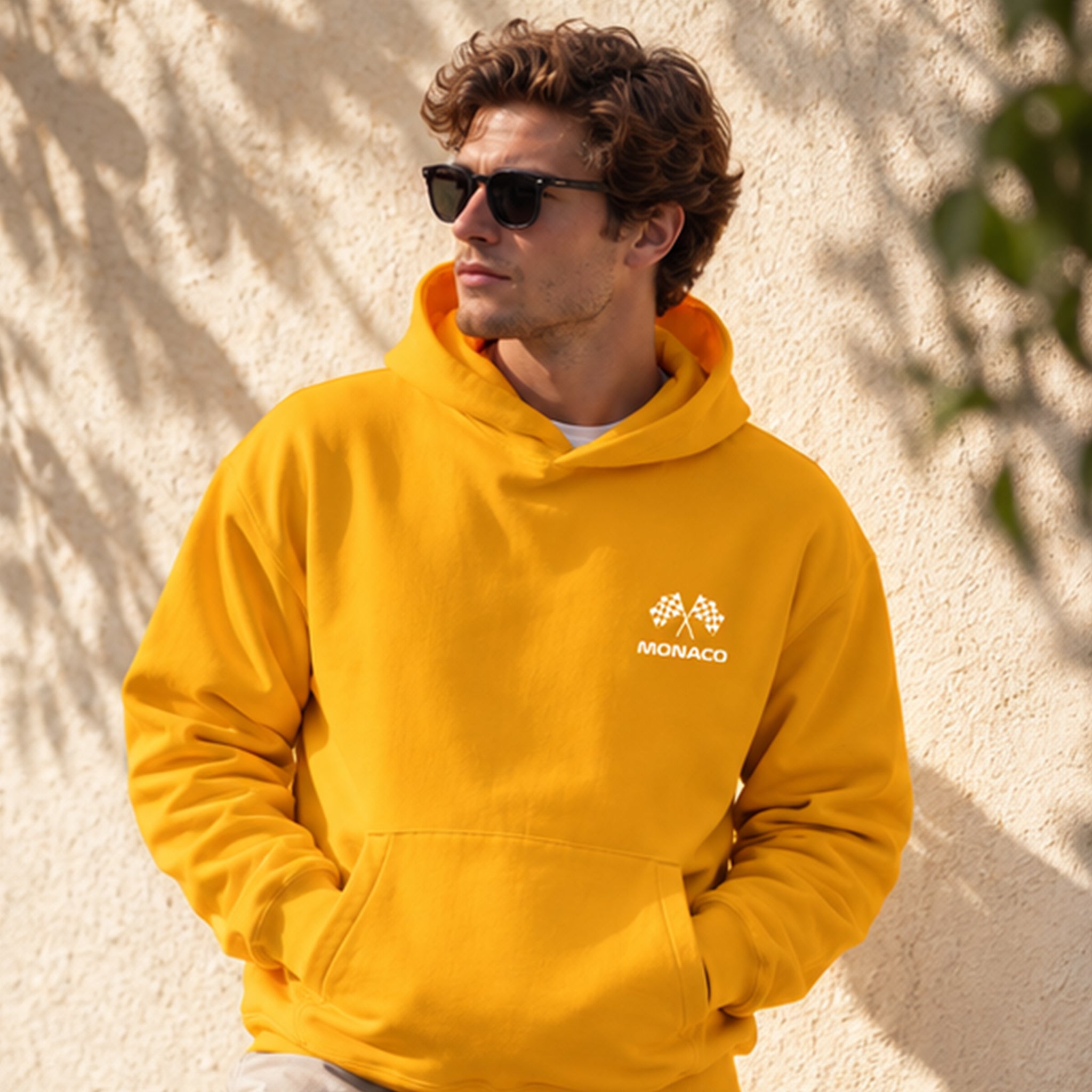 Monaco Grand Prix Hoodie – Turuncu – model üzerinde ön görünüm