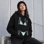 Blue Bikini Oversize Hoodie – Siyah – model üzerinde ön görünüm